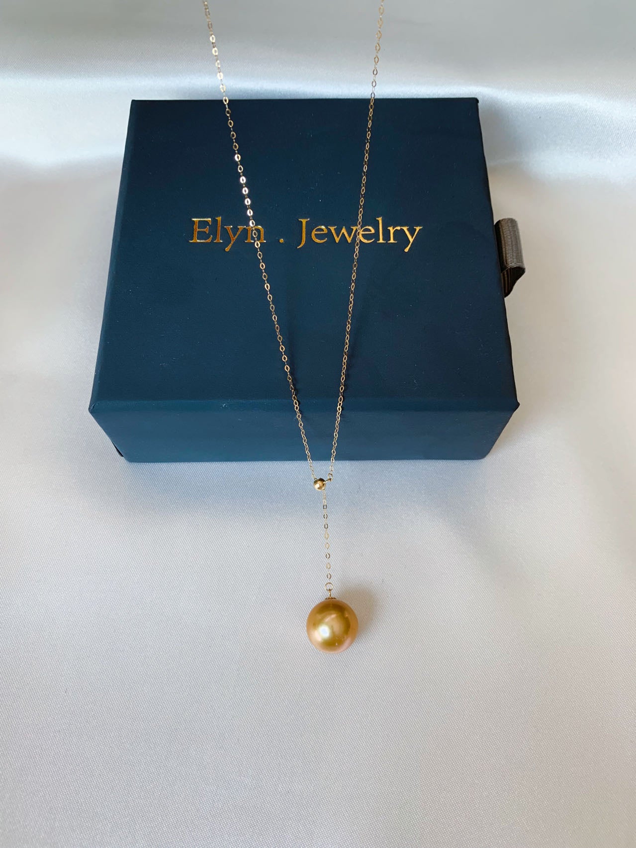 EVIE PEARL PENDANT